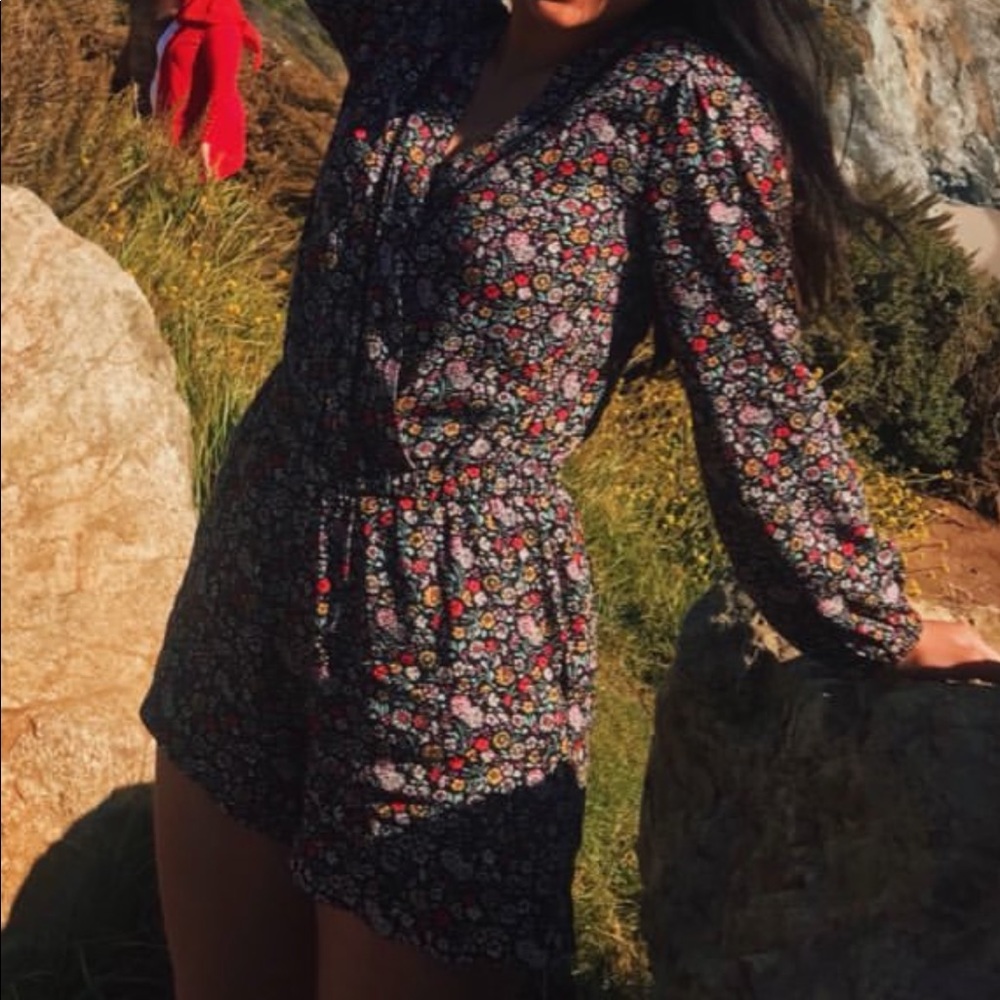 SUPER FLATTERING and waist-CINCHING romper!